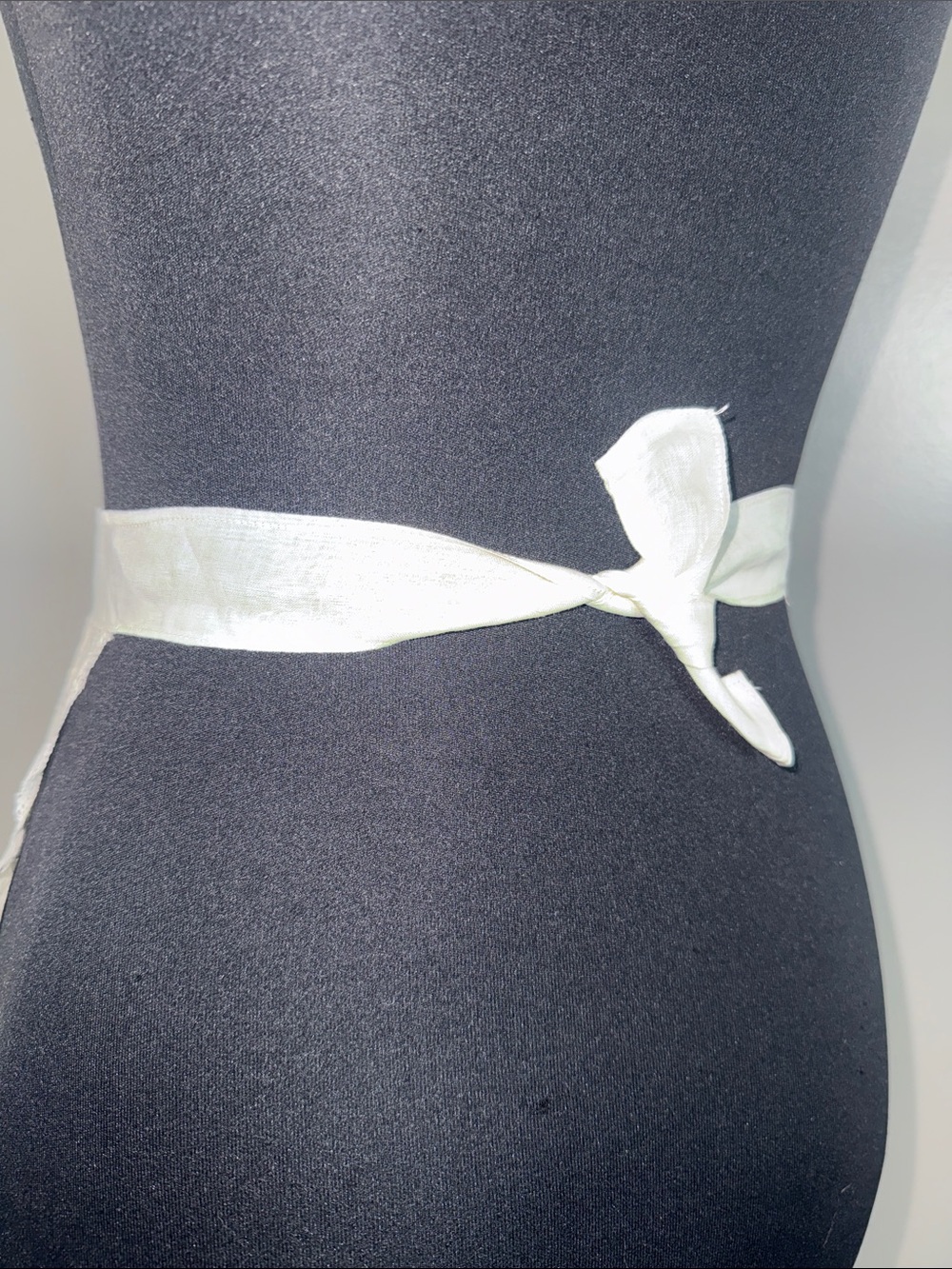 Vintage Edwardian Style White Apron with Lace Trim & Ribbon Detail - Picture 7 of 8